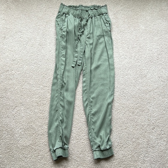 SO Green High Rise Dress Joggers - Picture 2 of 10
